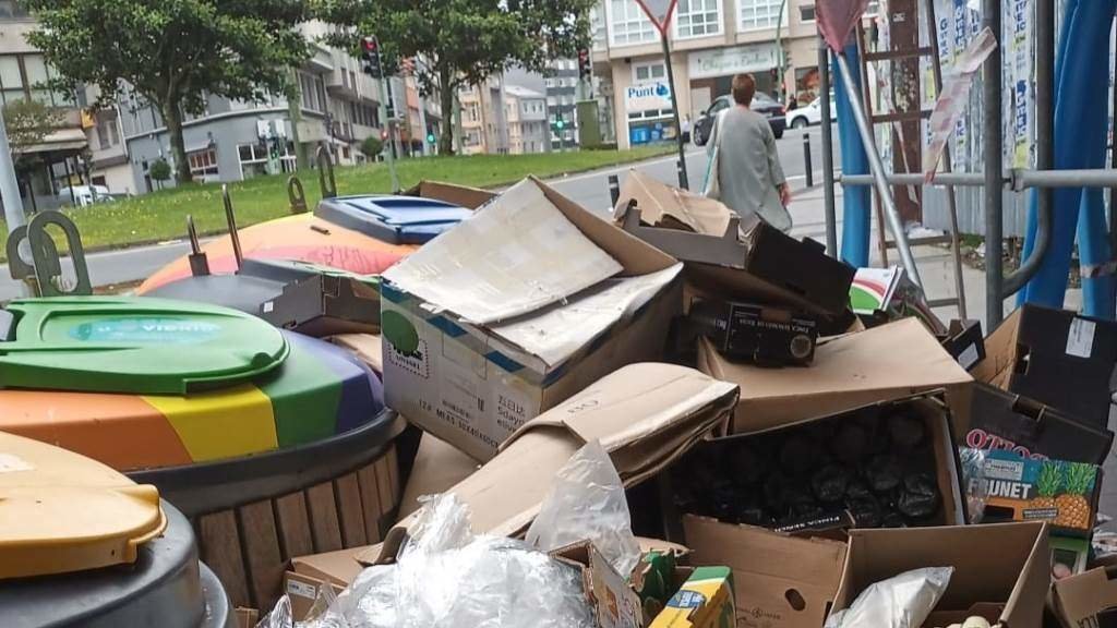 Nova xornada de acumulación de lixo nos contedores da Coruña. (Foto: Europa Press)