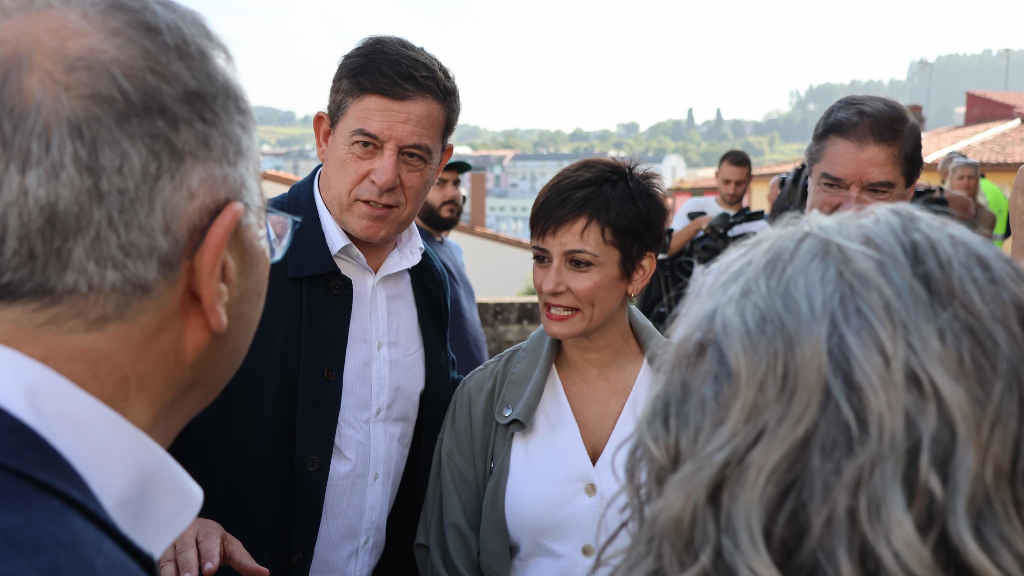 José Ramón Gómez Besteiro e Isabel Rodríguez, esta quinta feira en Betanzos, comarca das Mariñas (Foto: Nós Diario).