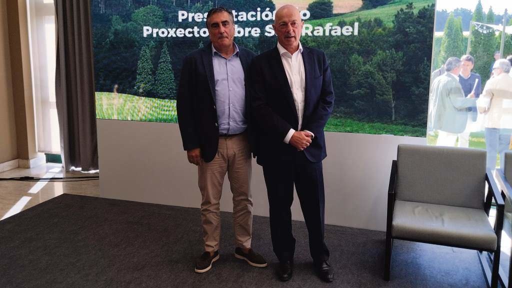 Fernado Díaz Riopa, director de proxecto de Cobre San Rafael, e Alberto Lavandeira, director de Atalaya Mining, esta quinta feira en Compostela (Foto: R. S.).