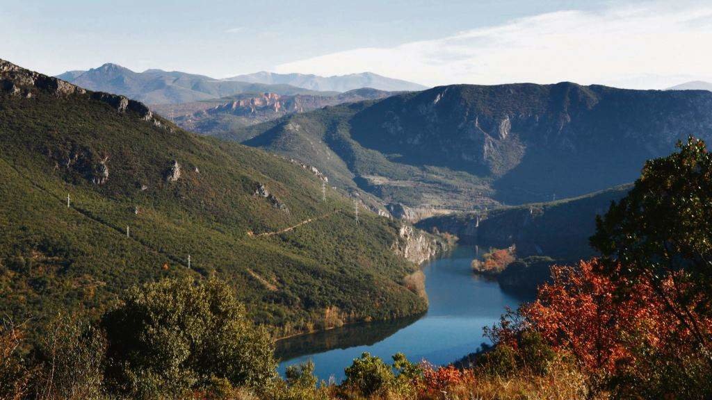 Vistas das ladeiras do Sil no parque natural da Serra da Enciña da Lastra, en Valdeorras. (Foto: Turismo da Galiza)