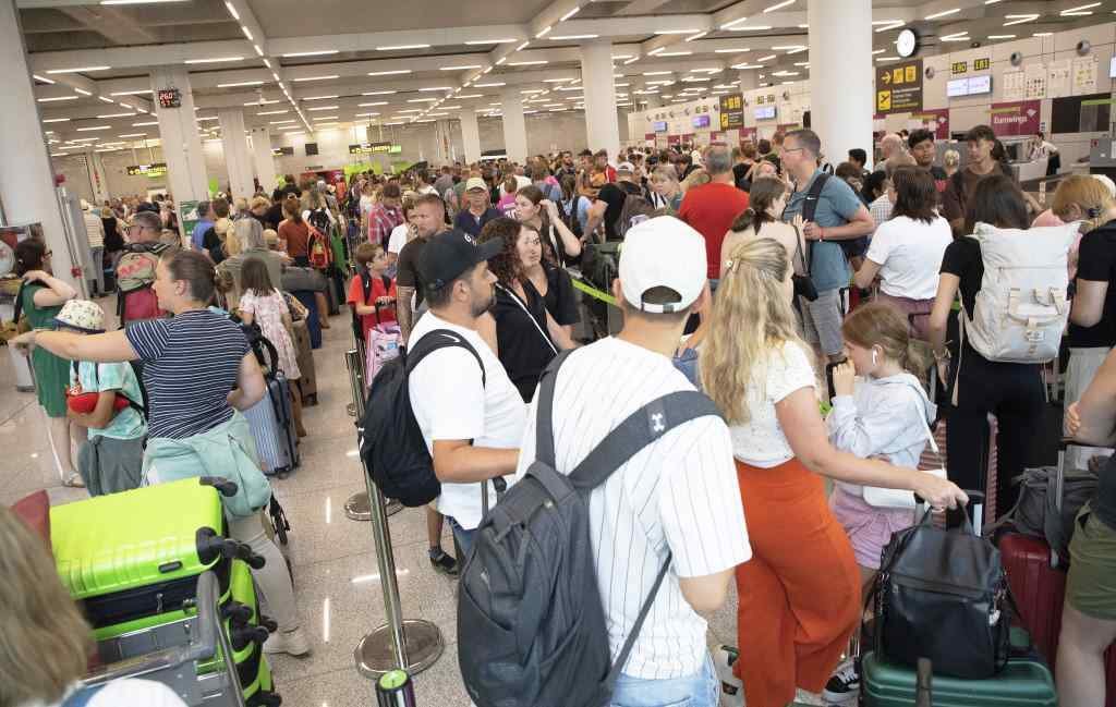 A incidencia afectou multitude de aeroportos no mundo, como o de Palma de Mallorca (Illes Balears) [Foto: Clara Margais / DPA vía Europa Press].
