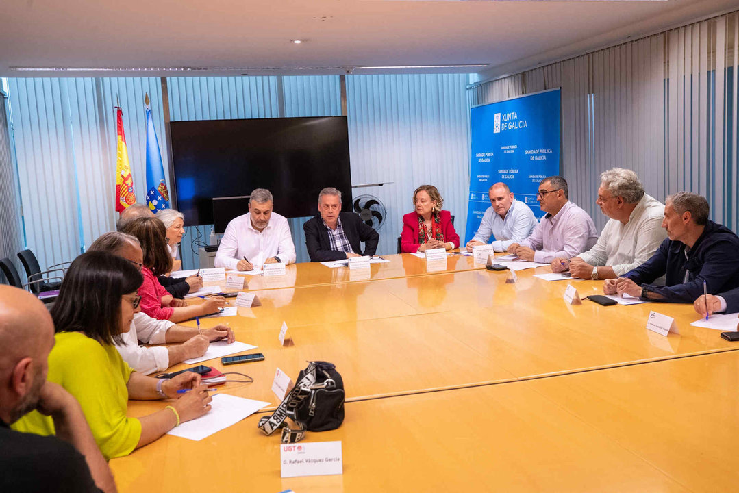 Reunión en maio do Conselleiro de Sanidade con representantes da CIG, CSIF, CCOO e UXT (Foto: Nós Diario-Arquivo).