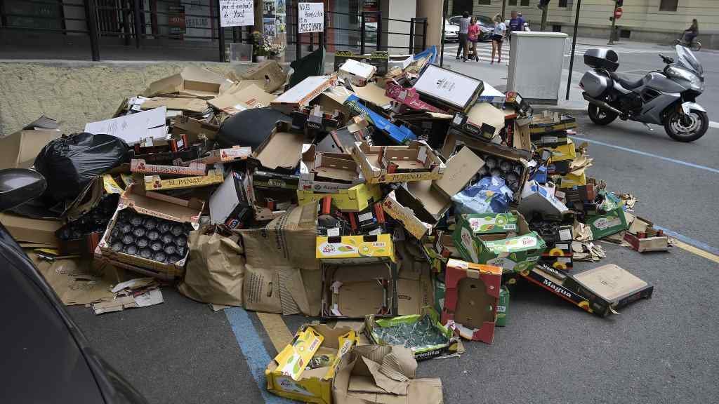Montón de lixo, este domingo na Coruña (Foto: M. Dylan / Europa Press).