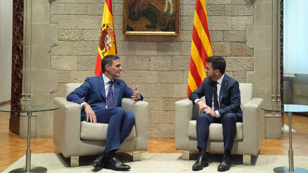 O presidente español Pedro Sánchez (PSOE) e o seu homólogo catalán Pere Aragonés, a cuarta feira. (Foto:
David Zorrakino / Europa Press)