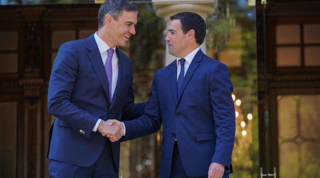 Líderes do Estado español, P. Sánchez, e Euskadi, I. Pradales, a sexta feira. (Foto: Iñaki Berasaluce / Europa Press)