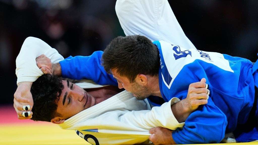 Fran Garrigós (azul) no combate ante o xeorxiano Guiorgui Sardalashvili que lle valeu o bronce. (Foto: AFP7 vía Europa Press)