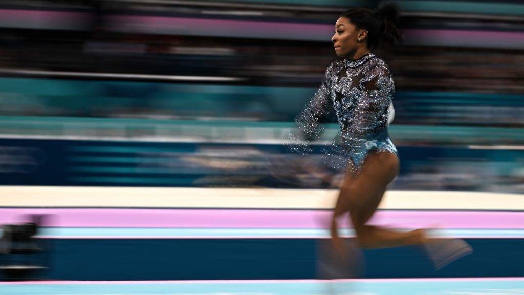 A ximnasta estadounidense Simone Biles, este domingo, no Bercy Arena de París. (Foto: Marijan Murat / DPA vía Europa Press)
