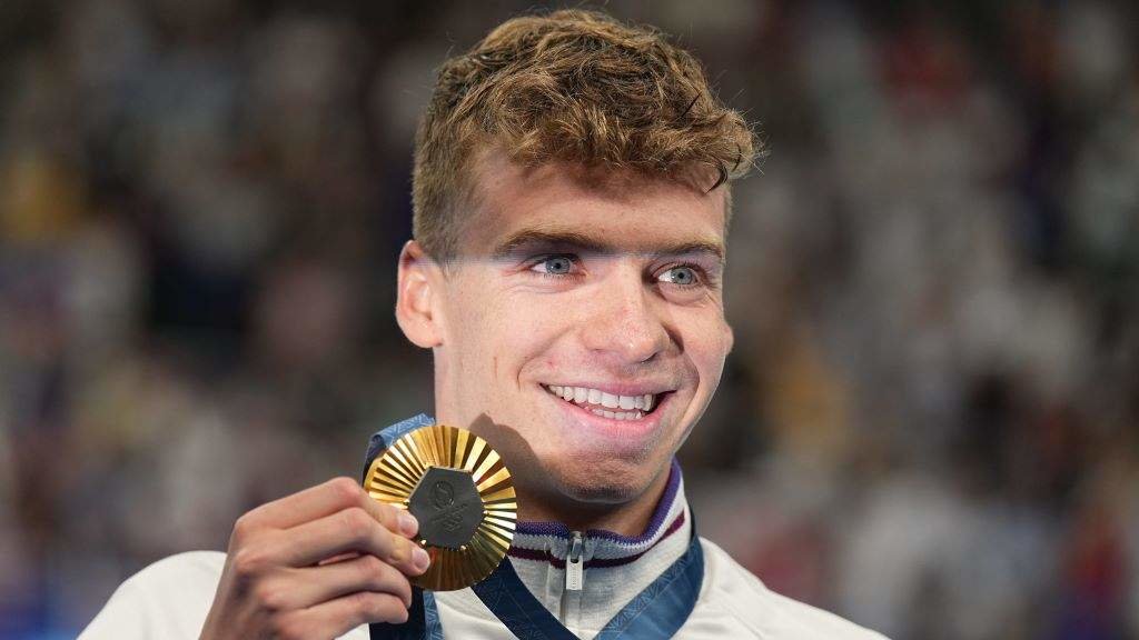 O nadador francés Léon Marchand, co seu ouro. (Foto: Michael Kappeler / DPA vía Europa Press)