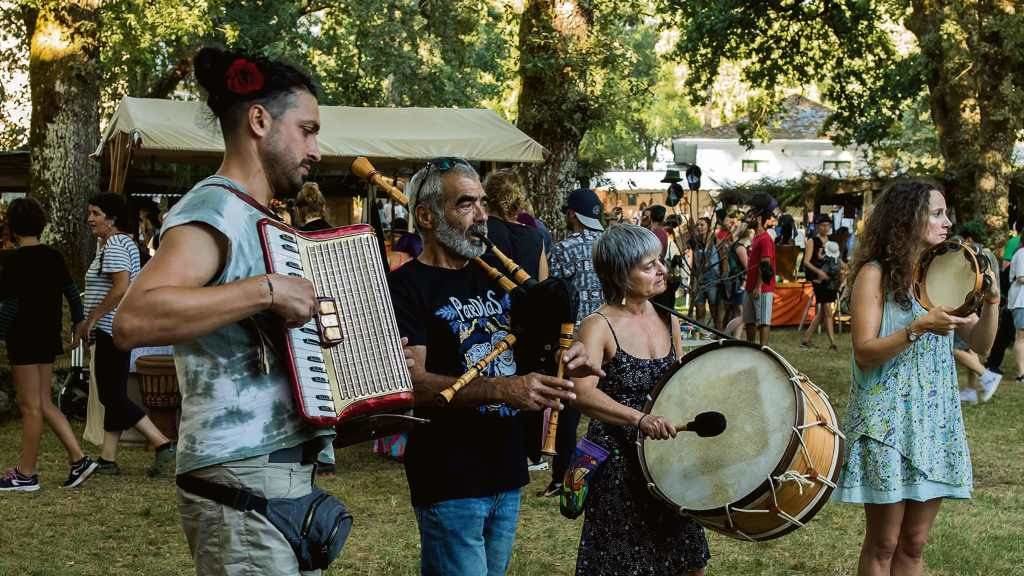 A música e a ledicia dominan o torreiro durante o Festival de Pardiñas. (Foto: Rosa Varela)
