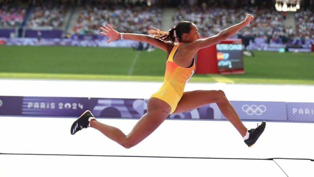 A atleta ribeirá Ana Peleteiro, esta sexta feira, no Stade de France de París, onde logrou á primeira a marca mínima para poder loitar polas medallas. (Foto: RFEA)