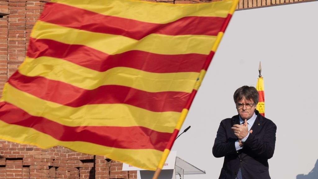 EuropaPress_6145317_expresidente_generalitat_catalunya_carles_puigdemont_aplaude_acto