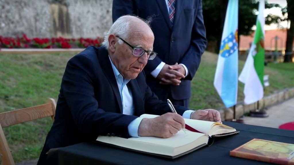 Victorino Gutiérrez Aller durante o acto de imposición da distinción de Fillo Predilecto de Lalín en 2016. (Foto: Concello de Lalín).