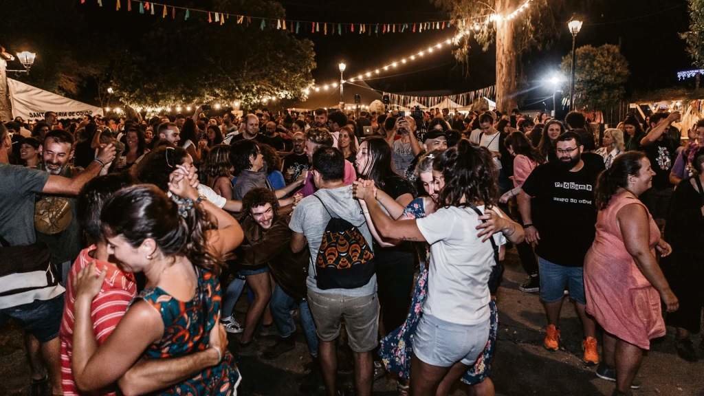 Participantes nunha edición anterior das Nosas Músicas de Couso, na Estrada. (Foto: ANM)