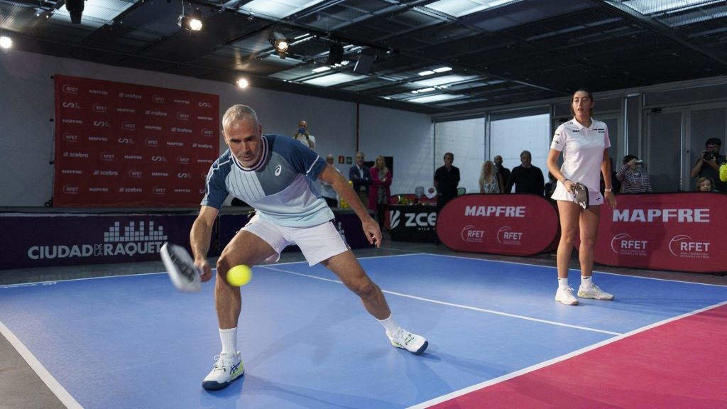 Partido mixto de 'pickleball'. (Foto: RFET).