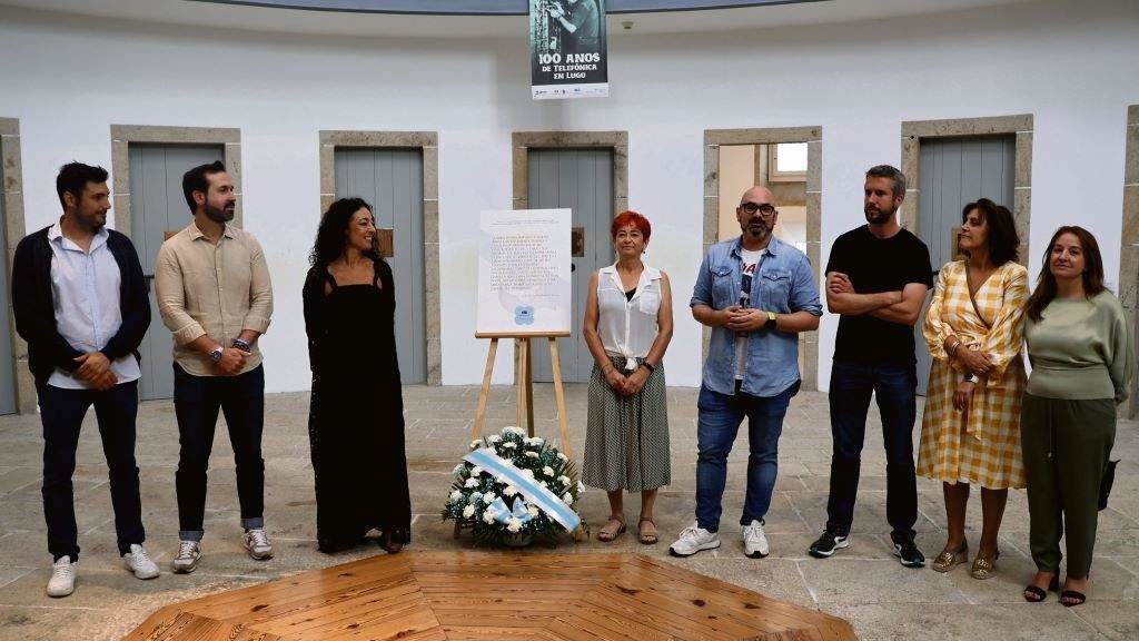 Maite Ferreiro, Efrén Castro e Rubén Arroxo, os tres no centro, esta cuarta feira, no Vello Cárcere de Lugo. (Foto: Concello de Lugo)