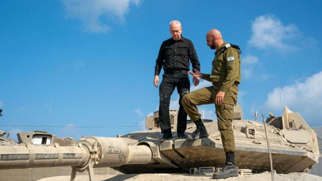 O ministro de Defensa israelí, Yoav Gallant, durante unha visita á Brigada Tecnolóxica do Corpo Terrestre o pasado 4 de agosto. (Foto: Europa Press / Contacto  Ariel Hermoni / Israel Mod).