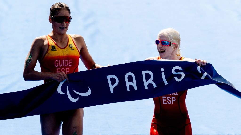 A viguesa Susana Rodríguez Gacio e a súa guía Sara Pérez, medalla de ouro en Paris 2024. (Foto: @Paris2024).