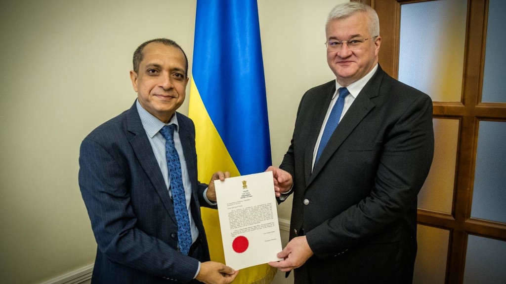 Andrii Sybiha (dereita), novo ministro ucraíno de Exteriores. (Foto: Ministerio de Exteriores de Ucraína).