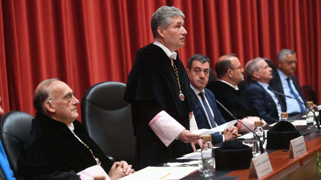 Ricardo Cao, de pé, acompañado por Manuel Reigosa, Román Rodríguez e Antonio López. (Foto: UDC)