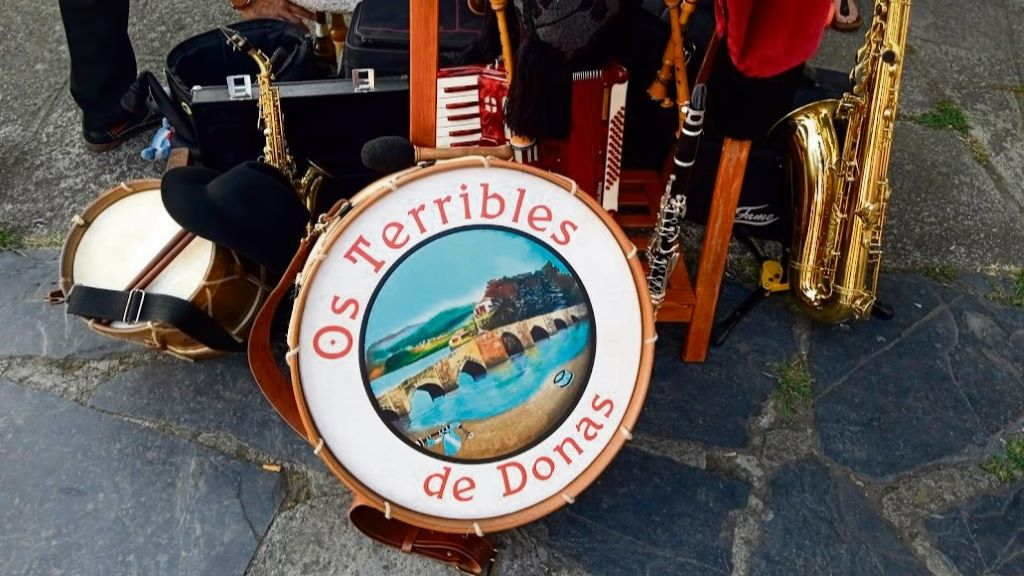 Instrumentos tradicionais dos Terribles de Donas, grupo de música tradicional de Gondomar (comarca de Vigo). (Foto AGG)