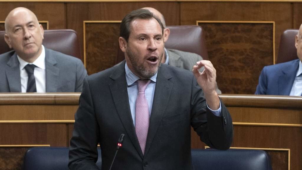 O ministro de Transportes, Óscar Puente, esta cuarta feira no Congreso español. (Foto: Alberto Ortega / Europa Press)