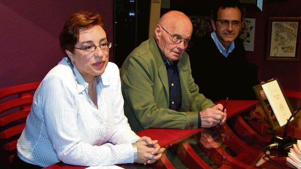 Teresa Seara, Manuel Álvarez e Luís Rei na presentación de 'Onde nunca é mañá', na Coruña hai 10 anos. (Foto: Nós Diario)