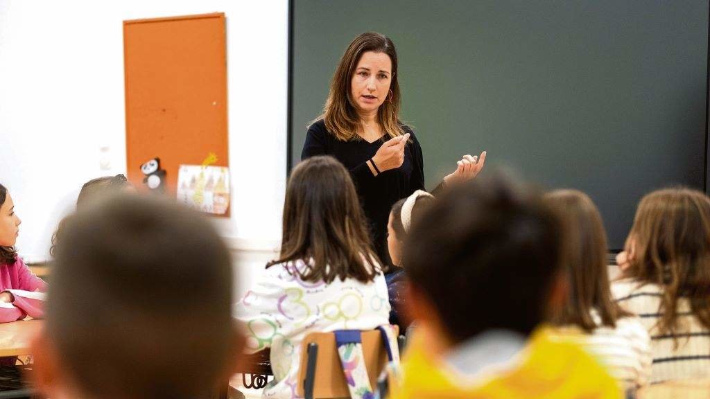 Alumnado de Primaria do CEIP de Barouta durante o primeiro día de clase, este 11 de setembro. (Foto Arxina)