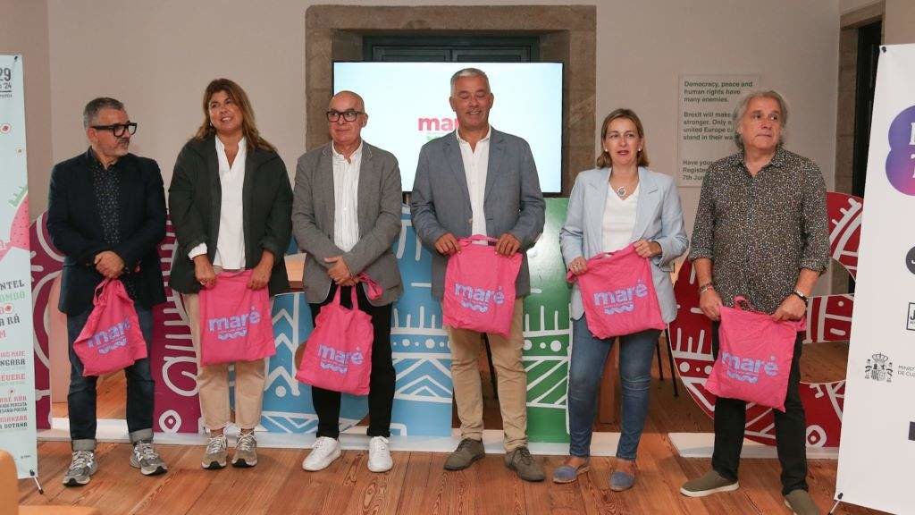 Rómulo Sanjurjo, Loreto Rodríguez, Xosé Regueira, Valentín García, Miriam Louzao e Vítor Belho, esta cuarta feira. (Foto: Deputación da Coruña)