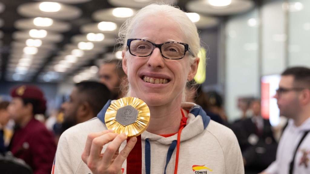 Susana Rodríguez coa medalla de ouro lograda este mes en París. (Foto: Eduardo Parra Europa Press)