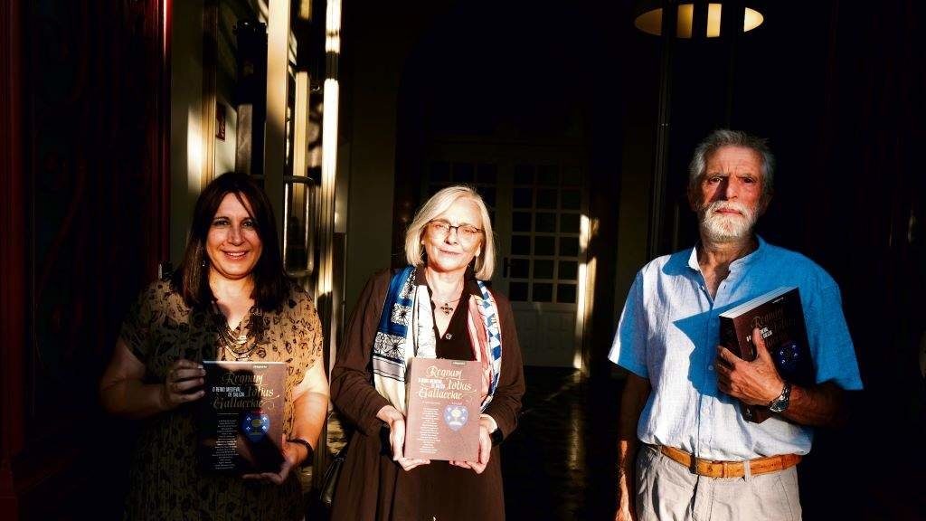 Natividade González, Concepción Losada e Anselmo López Carreira, esta terza feira, en Compostela. (Foto: Arxina)