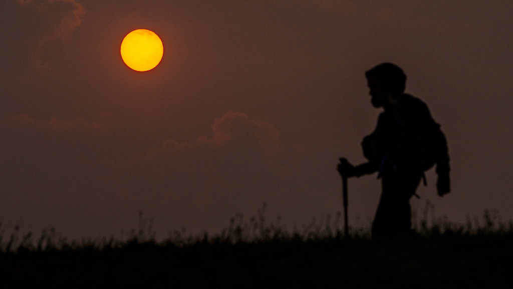 Saída do sol a quinta feira en Compostela. (Foto: Álvaro Ballesteros / Europa Press)