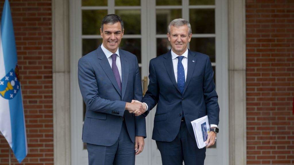 Pedro Sánchez e Alfonso Rueda, esta sexta feira na Moncloa. (Foto: Alberto Ortega / Europa Press)