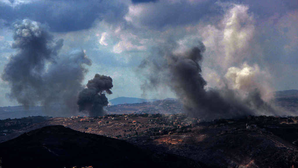 Ataque israelí á vila de Taibeh, no sur do Líbano, a segunda feira. (Foto: Marwan Naamani / ZUMA Press Wire / d / DPA vía Europa Press)