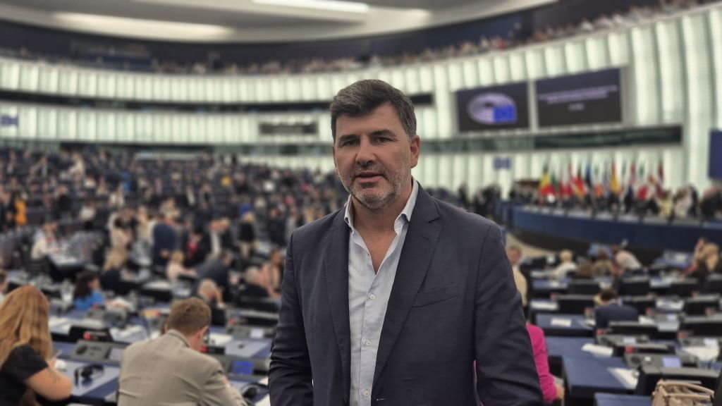 O eurodeputado do PSdeG, Nicolás González Casares, no Parlamento Europeo o pasado mes de xullo. (Foto : Europa Press)