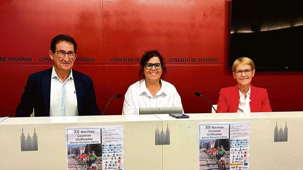 Antonio Leira, Pilar Lueiro e Carmen Taboada, esta terza feira, en Compostela. (Foto: Nós Diario)