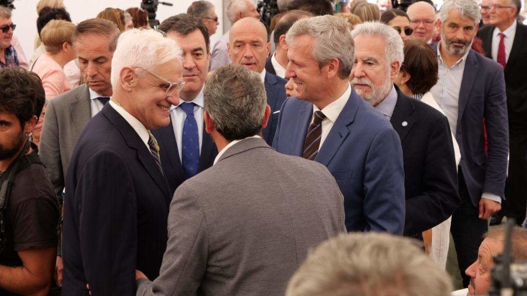 Víctor Freixanes xunto a Alfonso Rueda e Román Rodríguez nunha foto de arquivo. (Foto RAG)