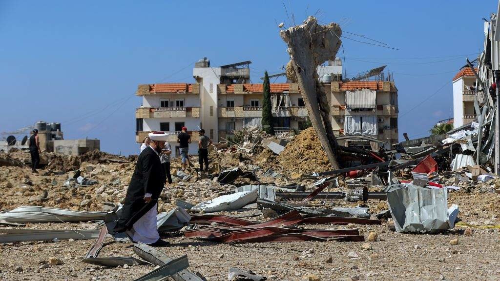 Danos producidos por un ataque israelí en Jiyeh, entre a cidade portuaria sureña de Sidón e Beirut. (Foto: Marwan Naamani/dpa)