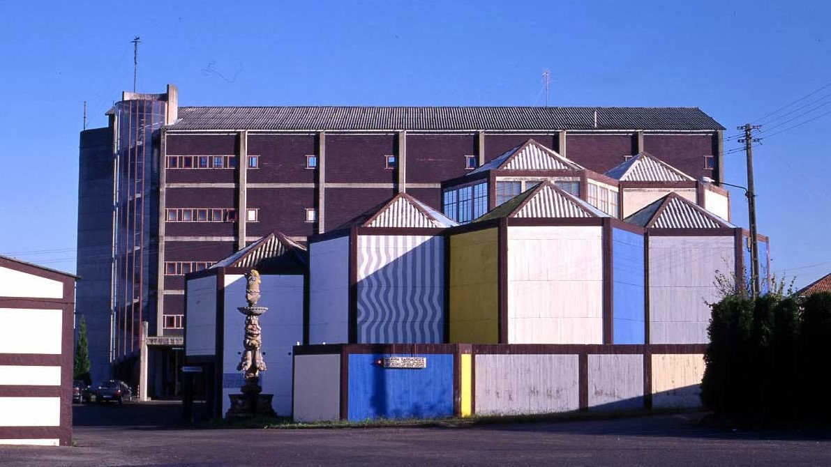 Exterior do Museo Carlos Maside, deseñado por Andrés Fernández-Albalat. (Foto: isaacdiazpardo.gal)